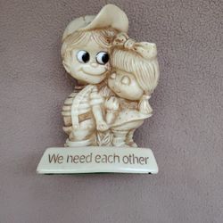 Vimtage R&W Berries Company Statue