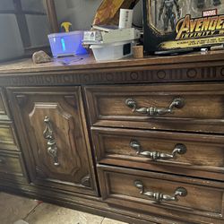 Solid Wood Dresser With 2 Mirror Vanity’s 
