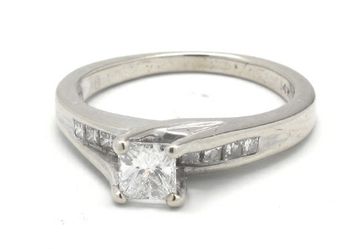 Ladies 1CT Diamond Engagement Ring