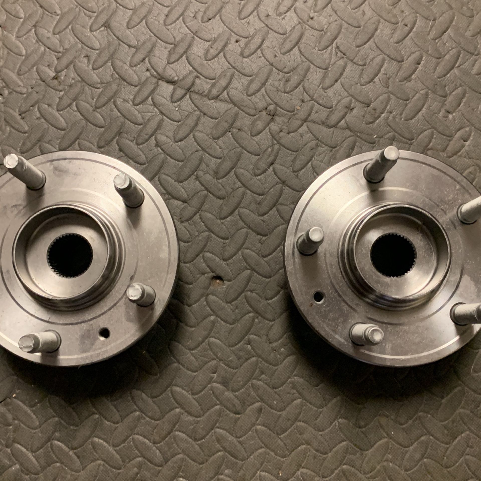 07 Ford Freestyle 3.0 V6 Wagon. 2 Wheel Hub Assembly/ 2 Wheel Bearing Assembly