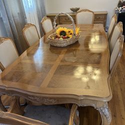 Dinning table with chairs