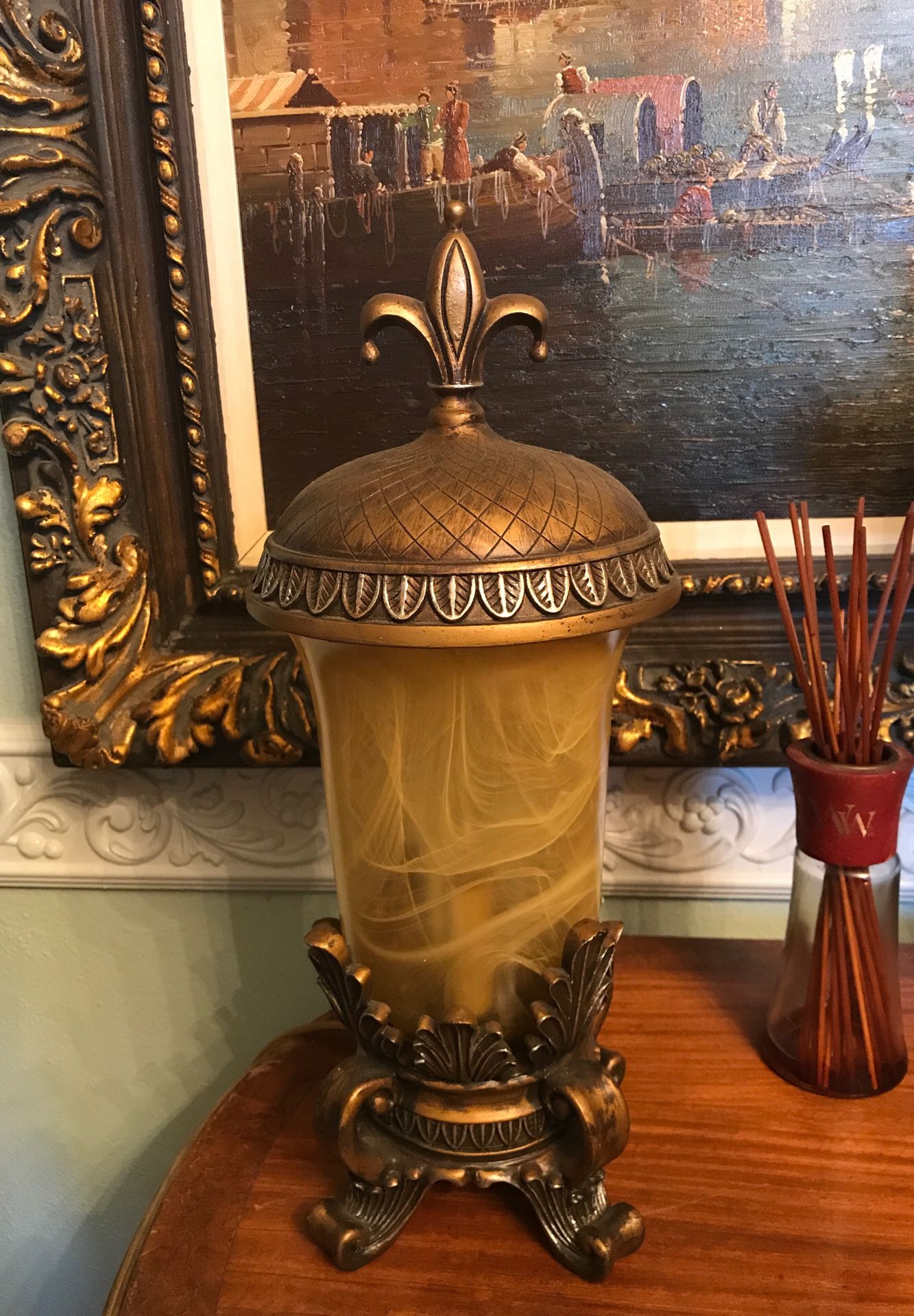 Fleur de lis Antique reproduction glass table lamp