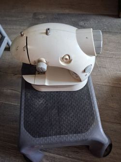 Mini sewing machine