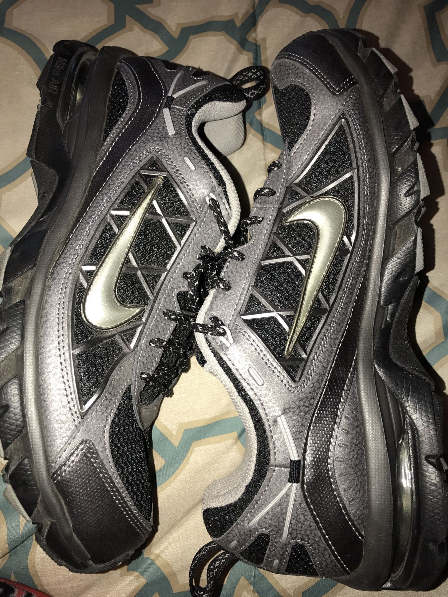 Llave encerrar Confuso Nike Air Trail Ridge 2 Men Trail Running Shoes Black Gray 415447 005 for  Sale in Las Vegas, NV - OfferUp