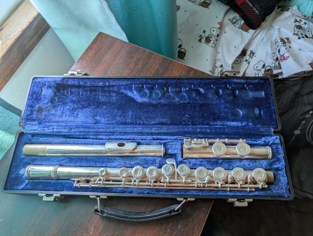 Gemeinhardt Flute. 25p