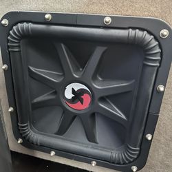 Kicker Solo X 18” With Ported Box 