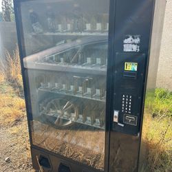 Commercial Vending Machine 