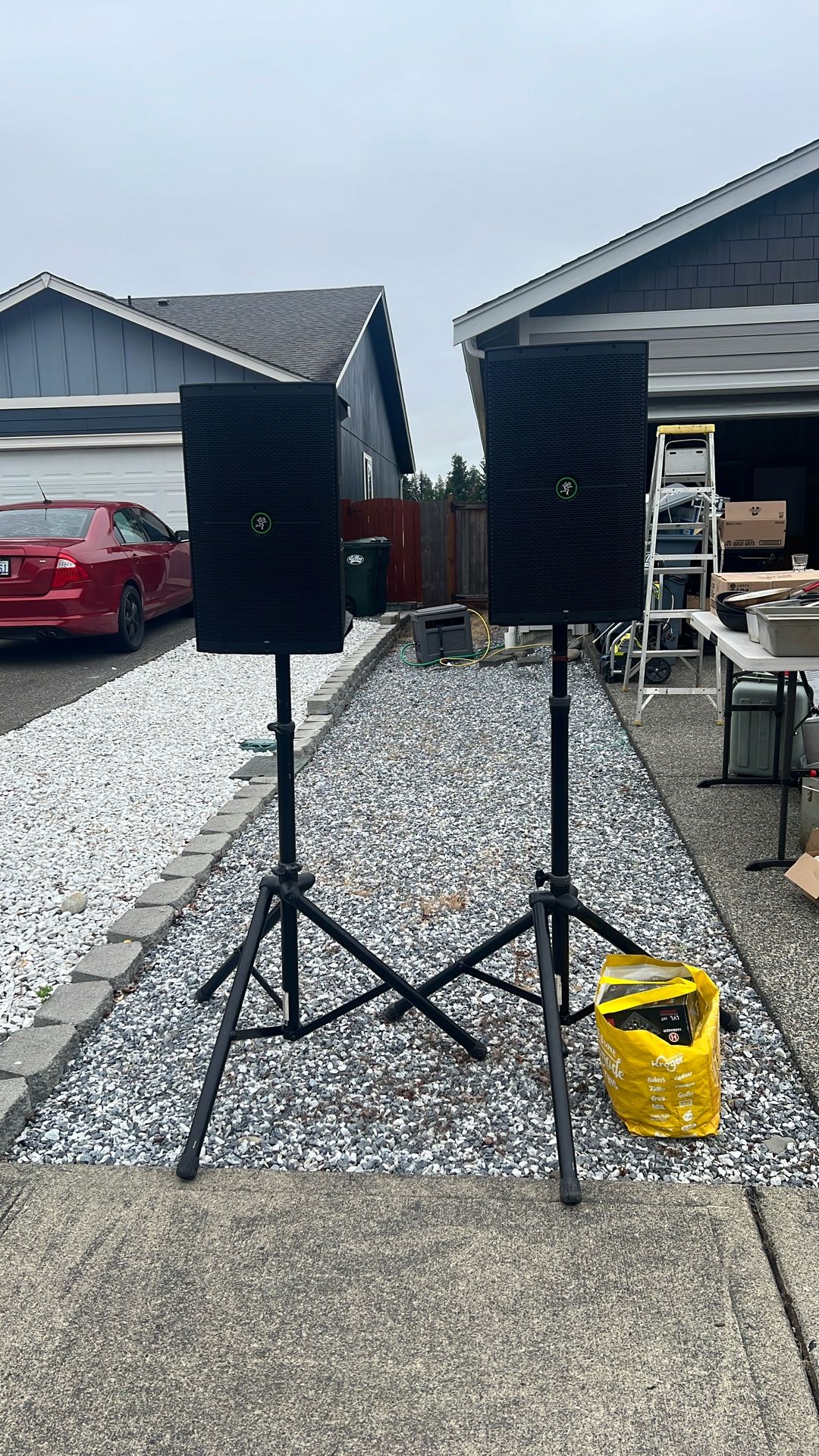 Mackie Thump 212 Speakers, Stand