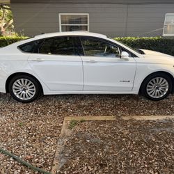 2015 Ford Fusion Hybrid Sedan