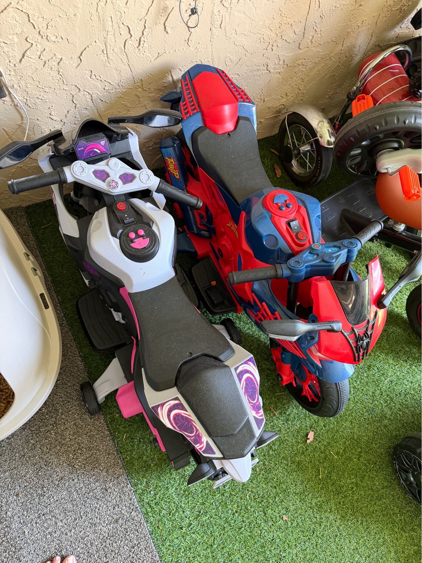 (2) 6v Kids Motorcycle Ride-On Toys $80firm for both