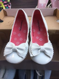 Girls flats size 10 brand new $8.00