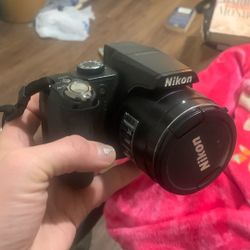 Barely used Nikon Coolpix P90 in excellent condition! ✅ Includes battery + memory card ⚡️ Works great, super clean – ready to shoot! ❌ No charger incl