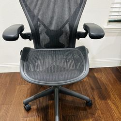 Herman Miller Aeron B posture fit fully loased in Perfect condition  