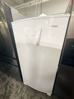 Whirlpool Upright Freezer White