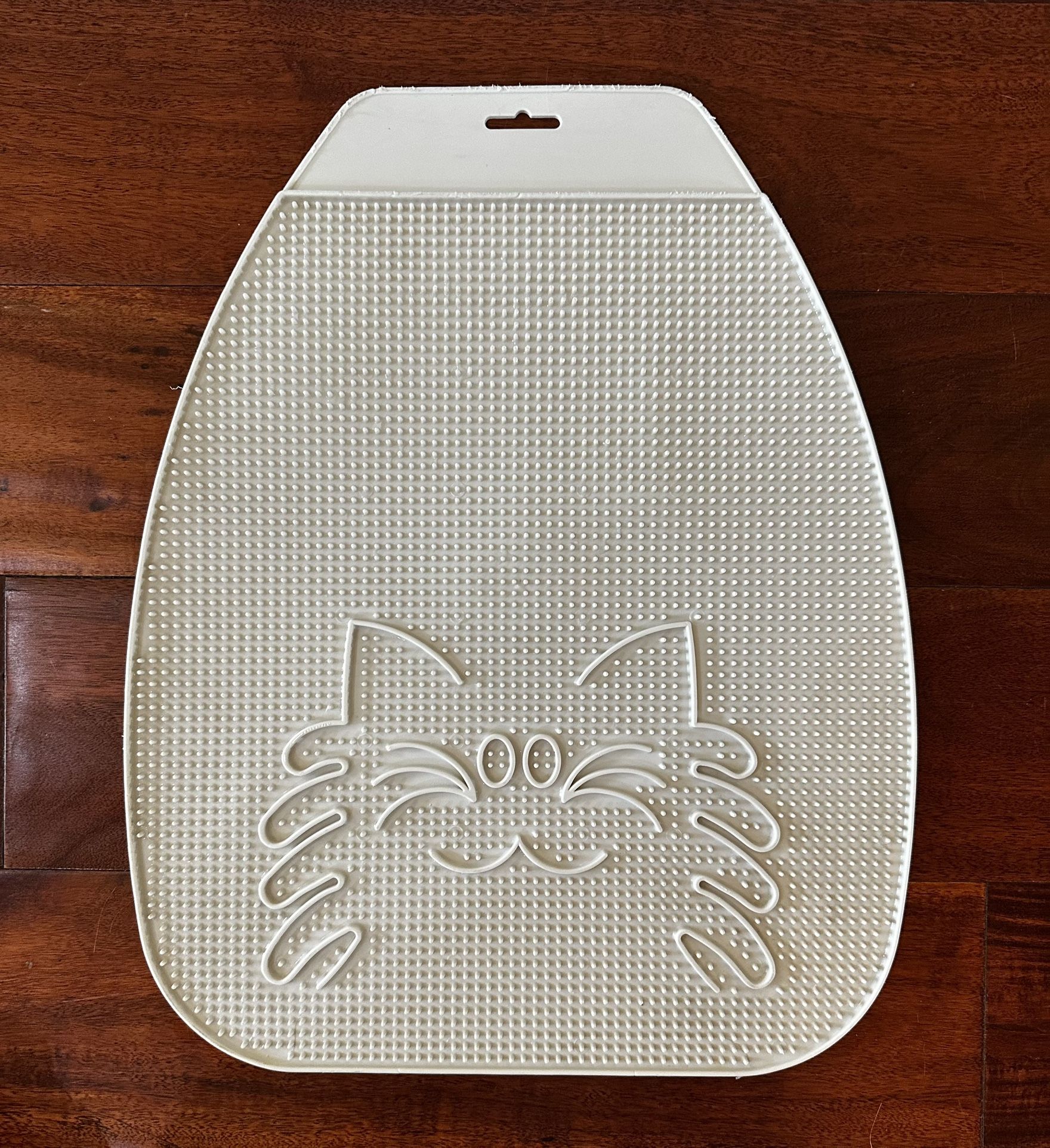 Made in the USA, White Van Ness Track-Less Litter Mat