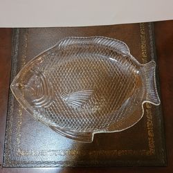 6 Glass Fish Plates with Embossed Detail for Realistic Look