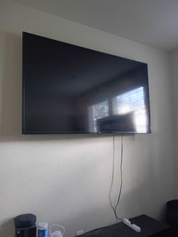 70" TV 32" TV