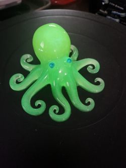 4 in x 5 in resin glow in the dark octopus