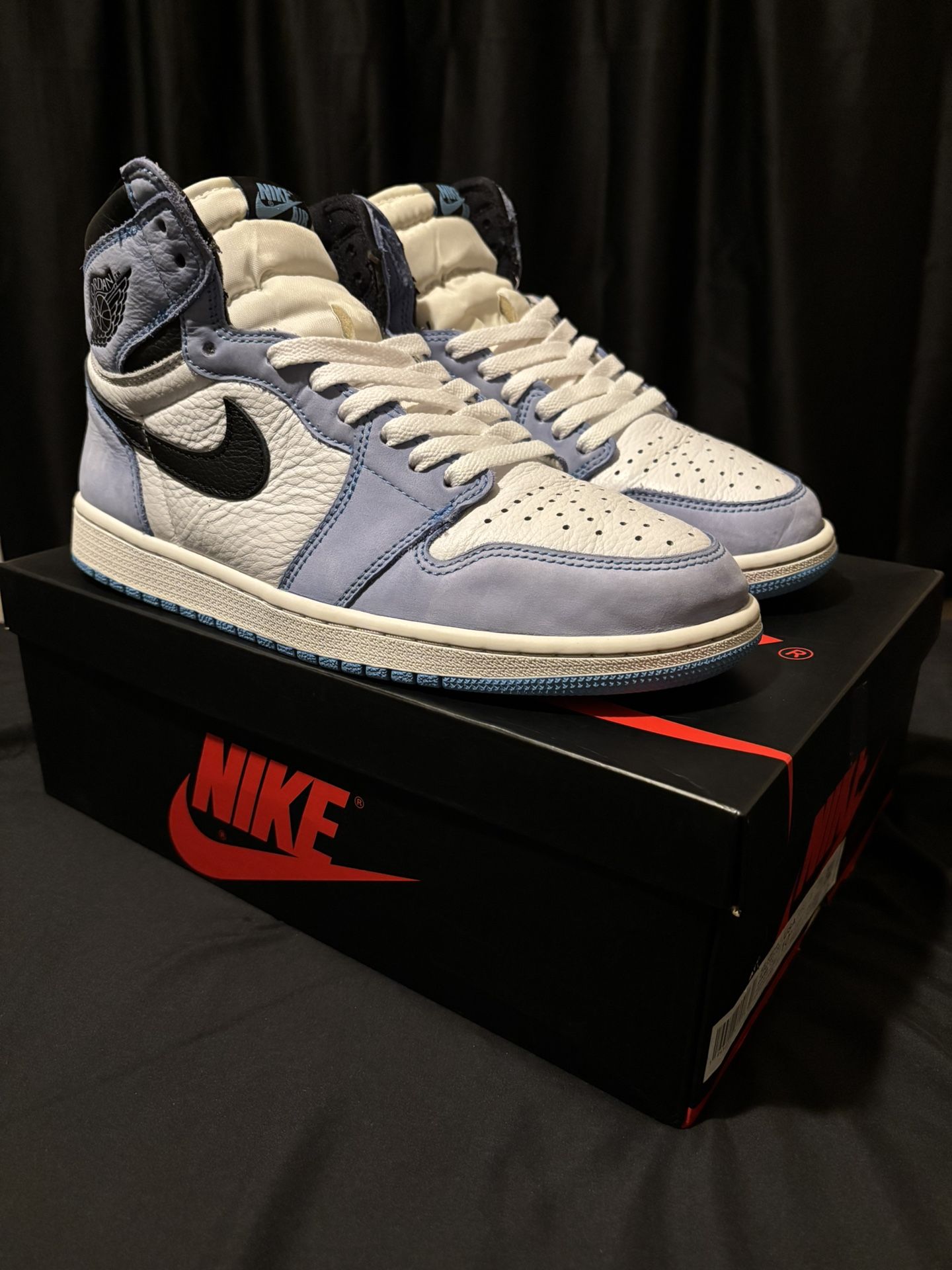 Air Jordan 1 Retro High OG University Blue