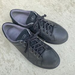 UGG Men's Baysider Low Weather Sneaker in Black Tonal Leather size 9.5

Shoe in great condition, hardly worn