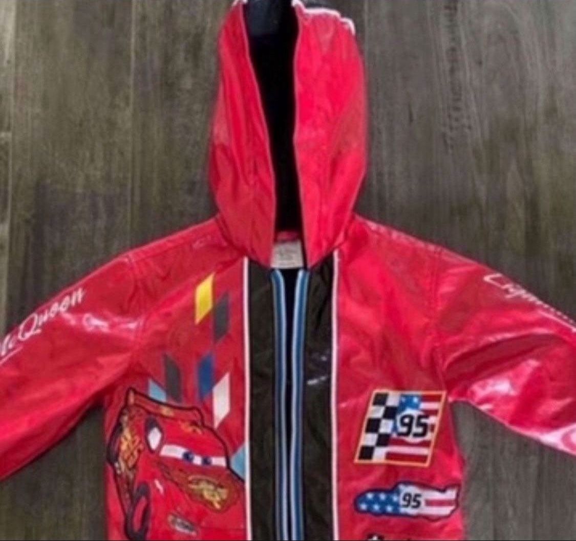 Disney CARS Lightning McQueen Raincoat Size 2. $45