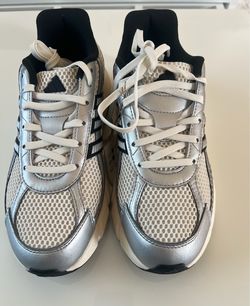 Adidas Technochaos 2000 Women's Running Shoes, Size 8 (US), Grey/Silver (HQ7289), New in Box  Brand: Adidas Model: Technochaos 2000 Style Code: HQ7289
