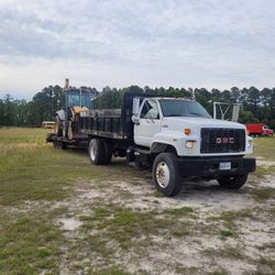 GMC, NEW HOLLAND 575E, TRI-AXLES TRL.