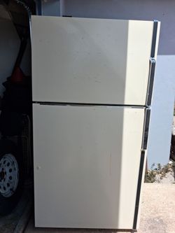 Garage Refrigerator - Top Freezer