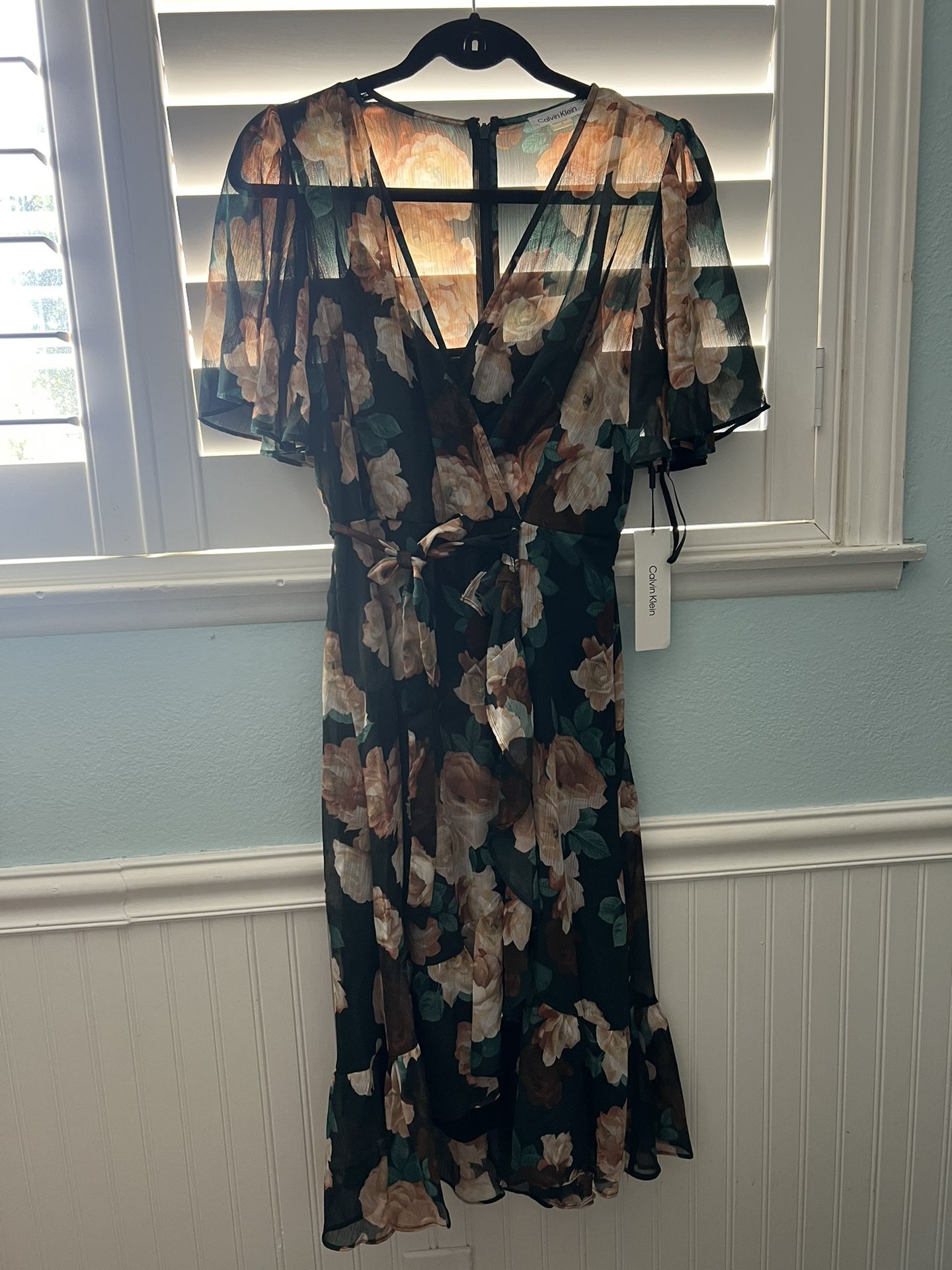 SRCAACADEMY - Calvin Klein Floral Green Never Worn Size 8