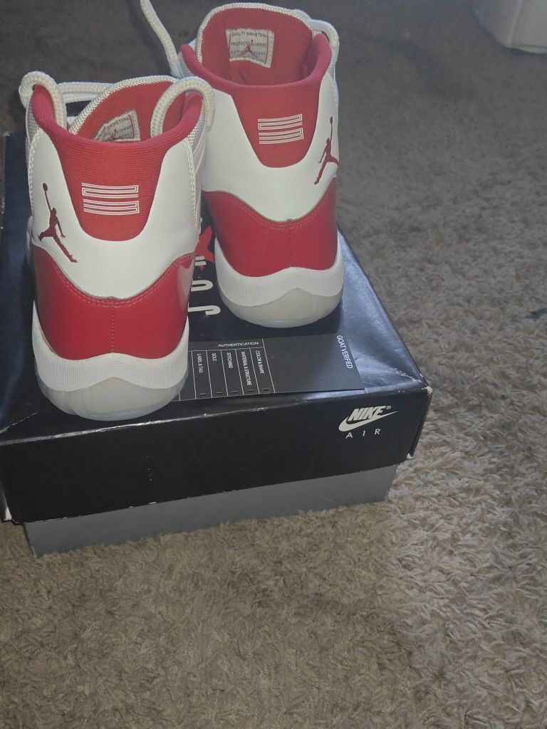 Cherry red 11 Retro  & Accessories