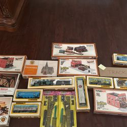 Bachman Train Tracks, Buildings, and Rare Trains from the 90s (21 items)