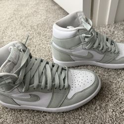 Light Mint Green Jordan’s - Women’s 6.5