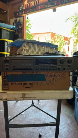 Sony CDR-W33 Professional CD Recorder / Player – Powers On – Needs Tray Repair