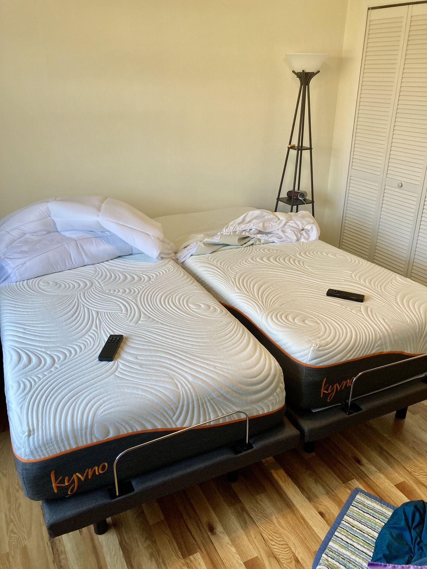 Cordless adjustable bed two TwinXL(Together as a King)