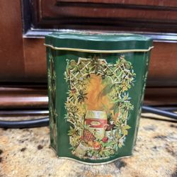1981 Collectible Avon Christmas Tin 