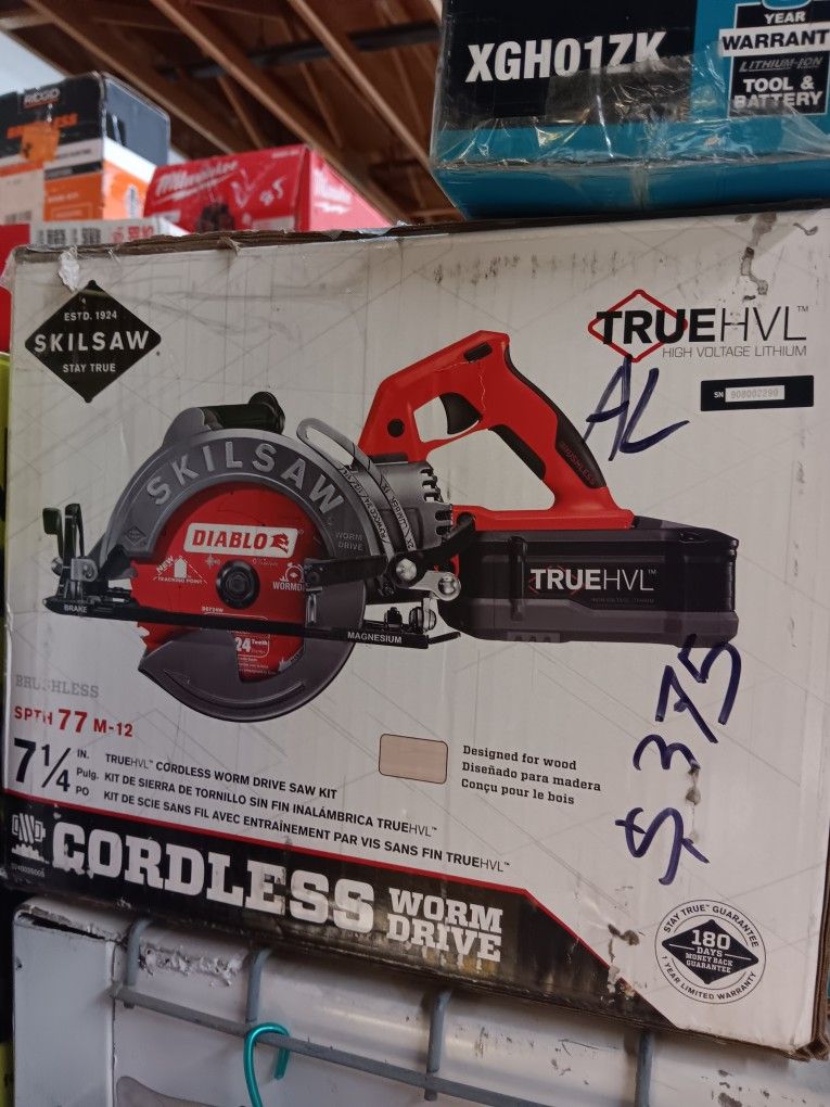 Skilsaw 7-1 /4" True HVL Cordless Worm Drive Saw Kit 