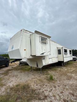 2005 Abel Corp Herritage 5th wheel