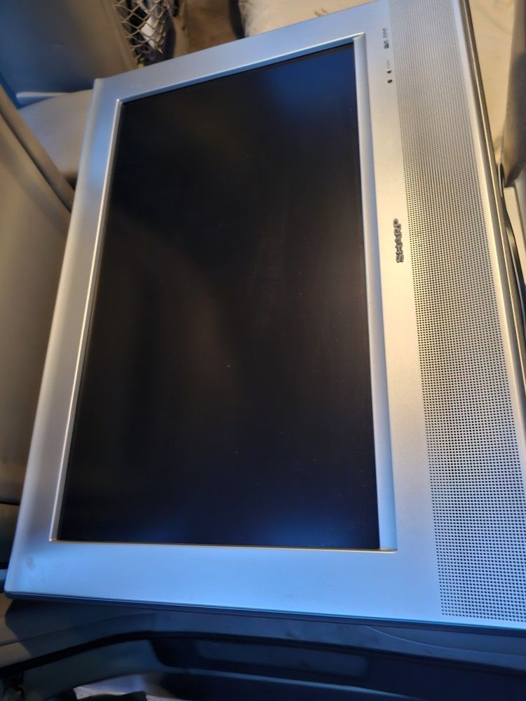 SHARP 26 INCH DIGITAL LCD TV, WATCH ALL THE CHANNEL WITHOUT CABLE ,JUST ON ANTENNA, with remote