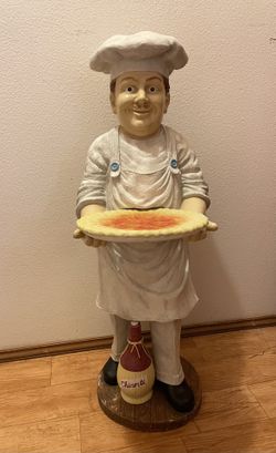 Italian pizza chef statue