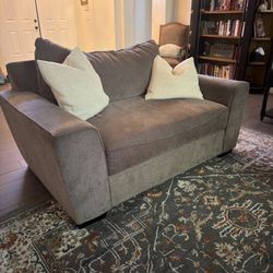 Sofa, 2 Loveseats Snd 2 Ottomans