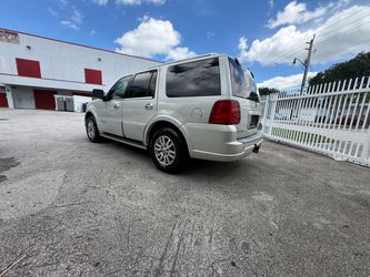 2007 Lincoln Navigator – $2,000 OR BEST OFFERs