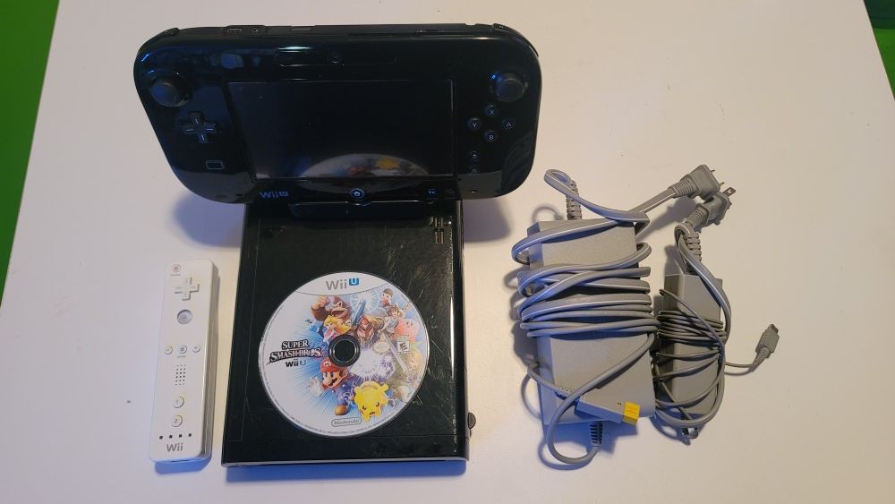 Wii U 32GB Black With Gamepad And Extras