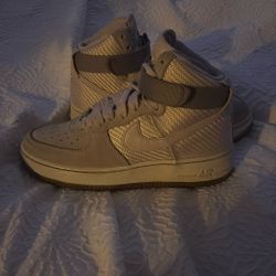 AF1 High “Bleached Lilac”