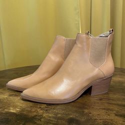 New Woman's Cream Ankle Chunky Heel Boots 11 | Porterville