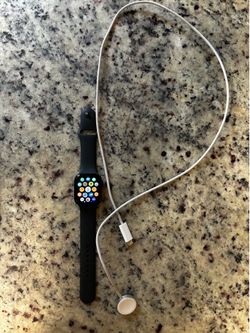 Apple Watch SE (3rd Gen) – Excellent Condition