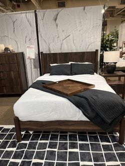 Rich brown finish bedroom set features walnut wood grain with authentic touch