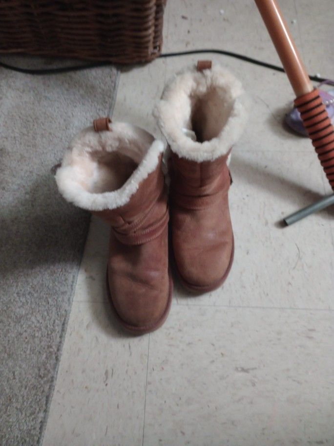 UGG Boots Barely Worn! Like New.