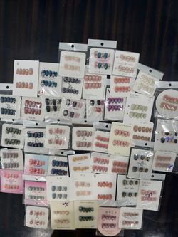 Size Small Handmade Press On Nails 💅