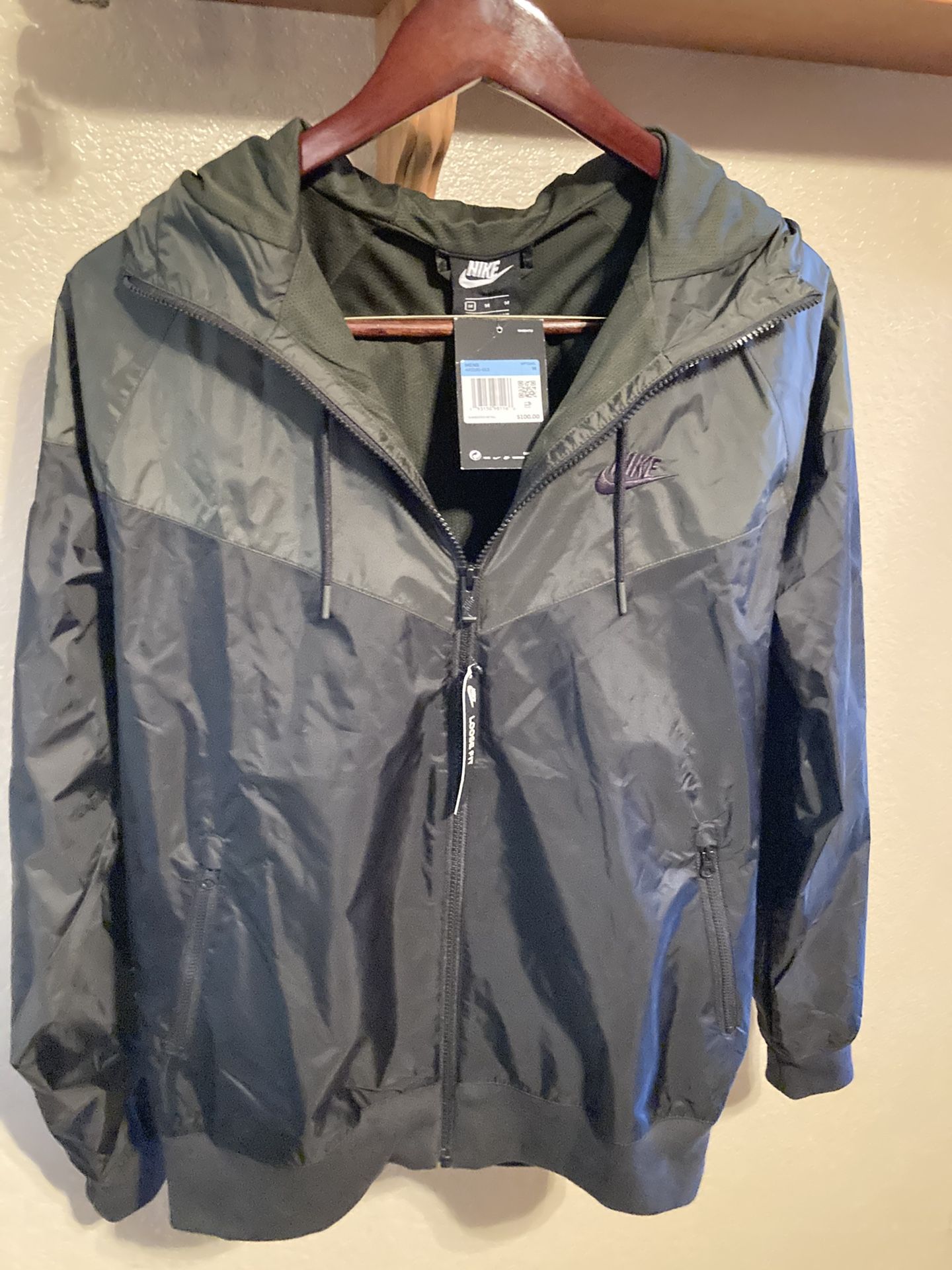 NIKE Jacket/Windbreaker