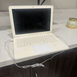 Apple Laptop 